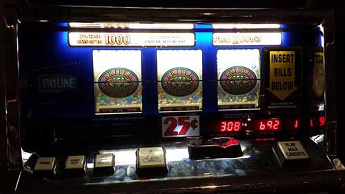 slot machines มีให้เล่นกี่ประเภท เล่นต่างกันอย่างไร